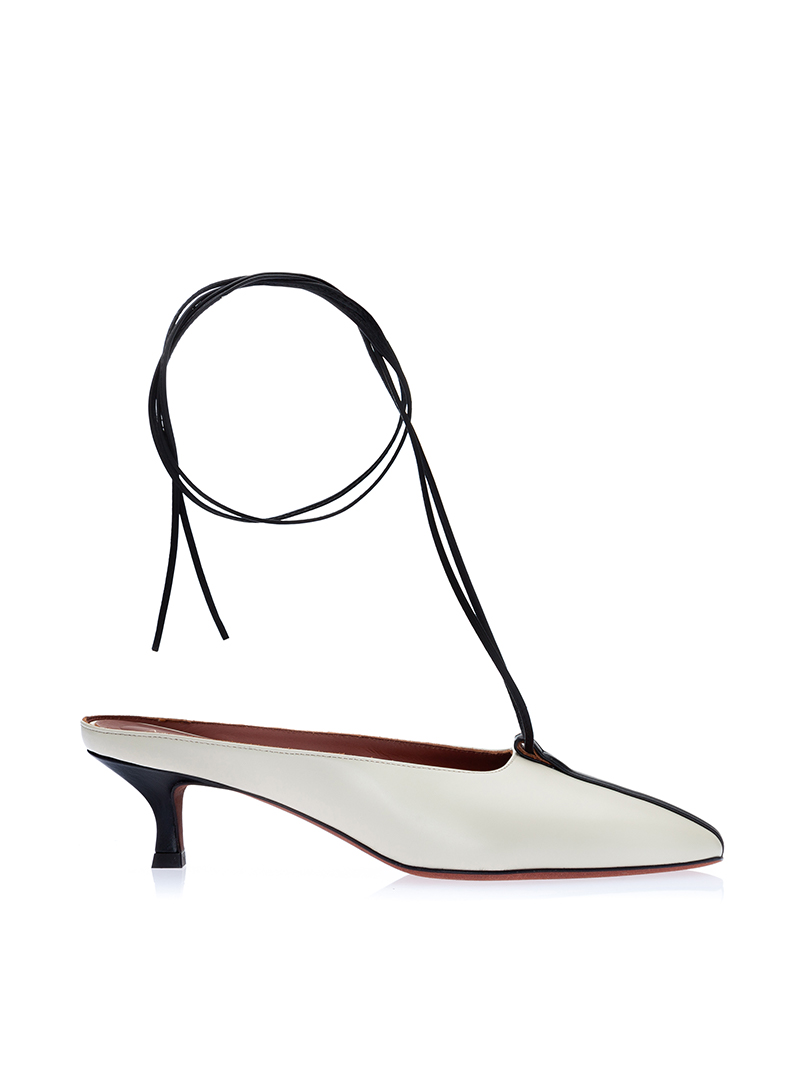 FRIVOLA_B_W_SIDEVIEW