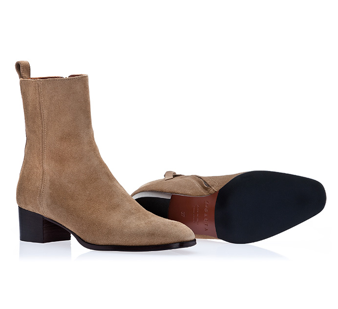 2.IRREQUIETA_TAUPECROSTA_THREEQUARTERS