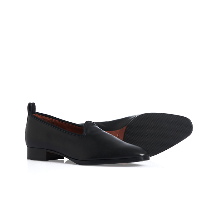 CURIOSA_BLKCALF_THREEQUARTERS